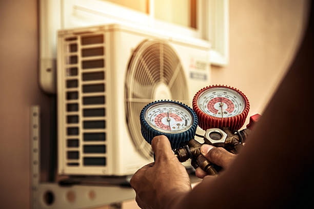 Professional Hvac technician working in Long Grove, IA